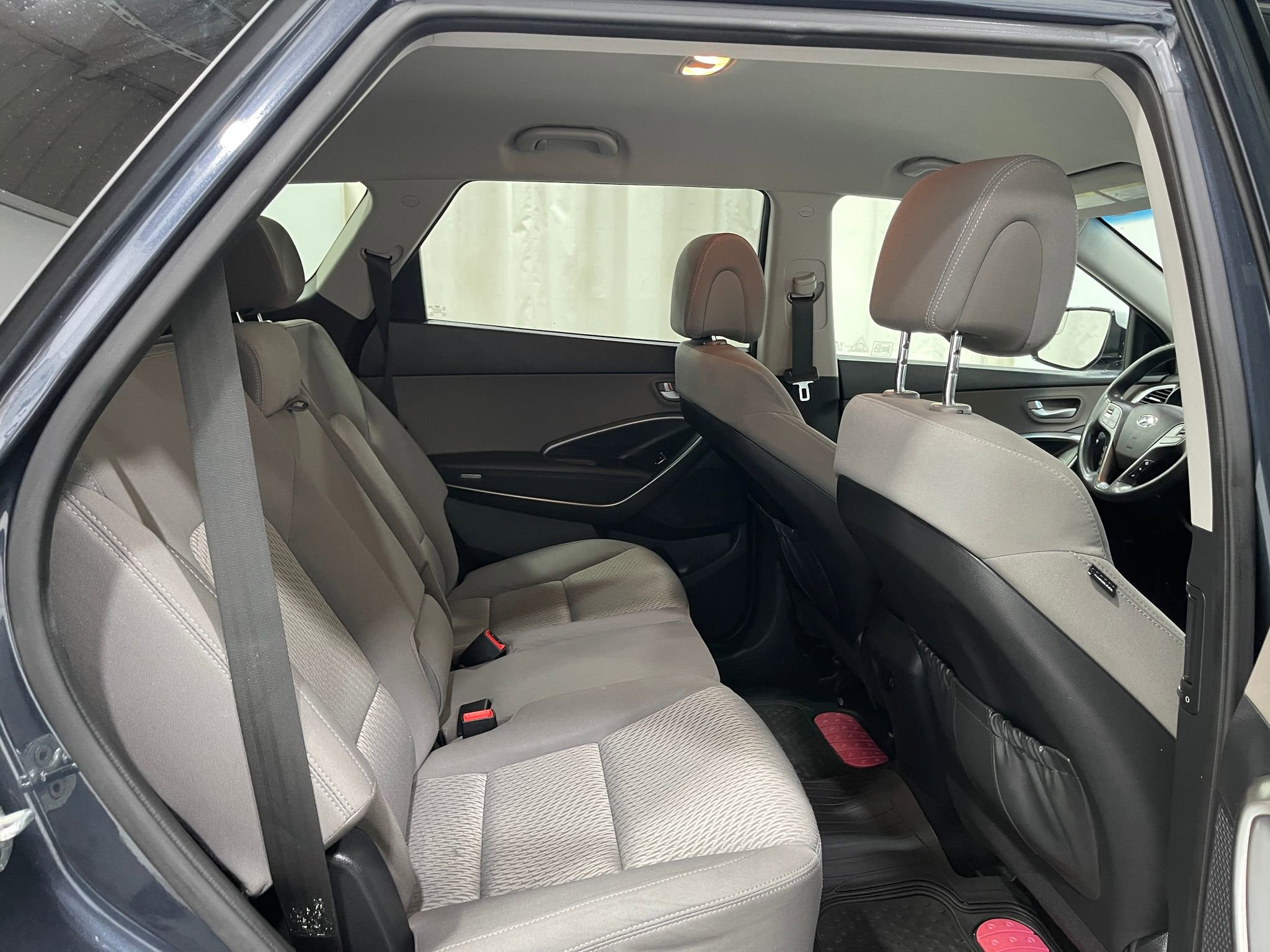 Used 2017 Hyundai Santa Fe SE w/ Cargo Package AWD/4WD image 28