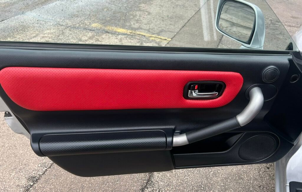 Used 2002 Toyota MR2 RWD image 9