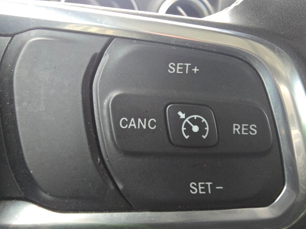 Used 2022 Jeep Wrangler Unlimited Sahara image 34