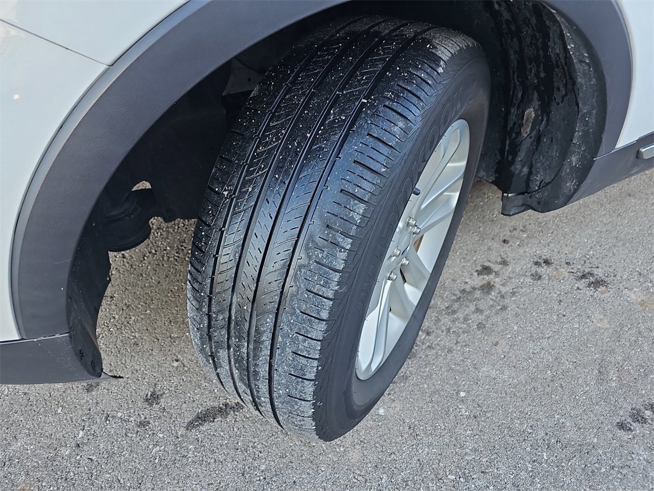 Used 2017 Ford Explorer XLT image 32