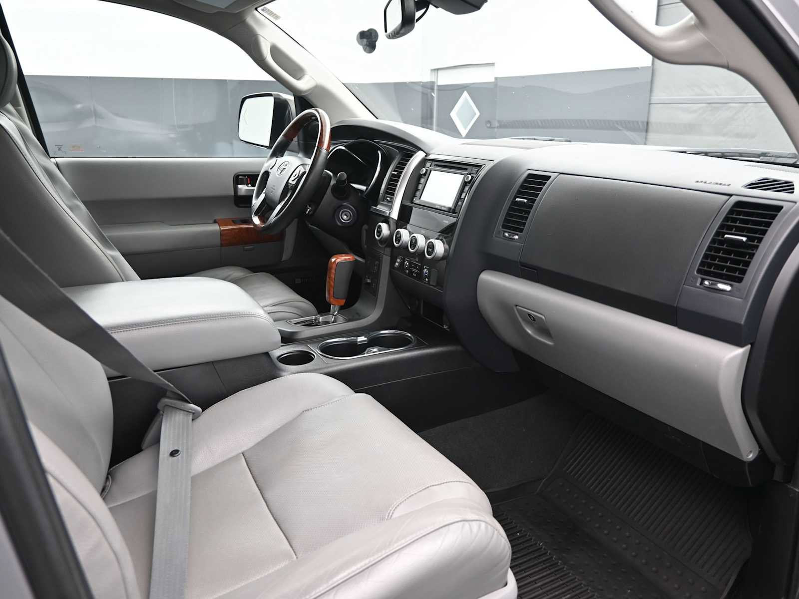 Used 2019 Toyota Sequoia Platinum RWD image 11
