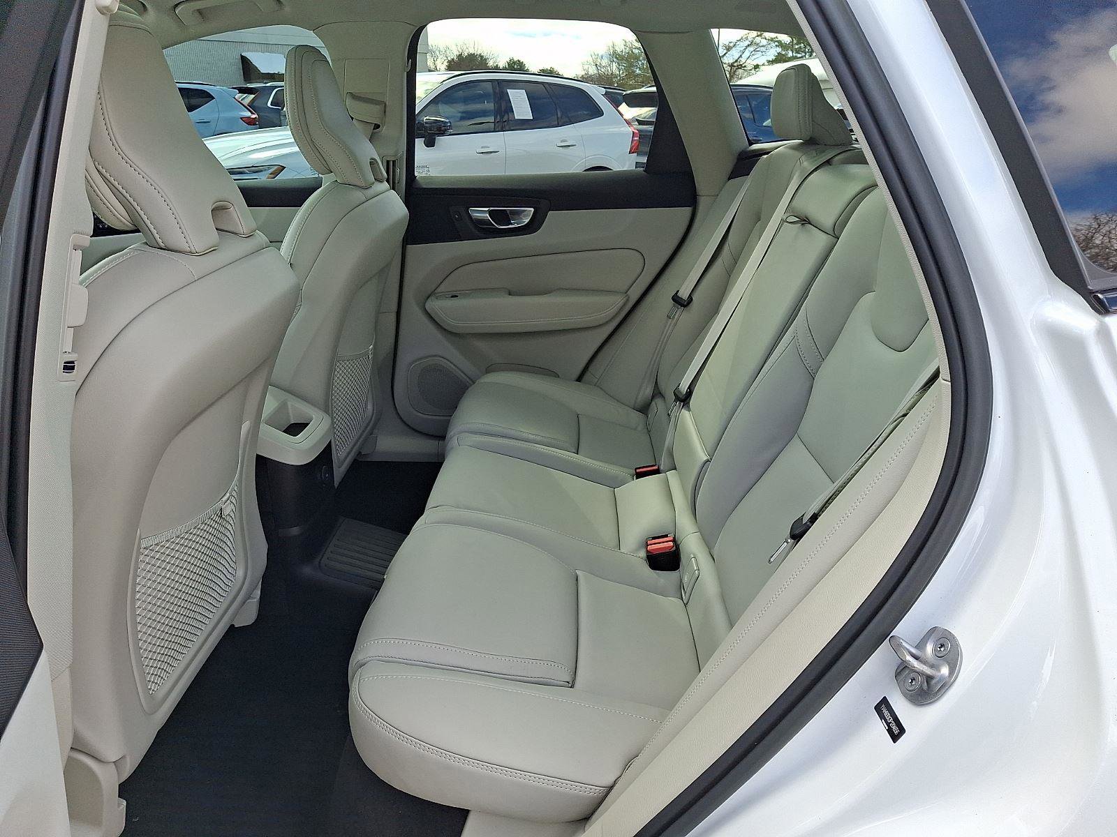 Certified 2023 Volvo XC60 T8 Ultimate w/ Protection Package Premier image 10