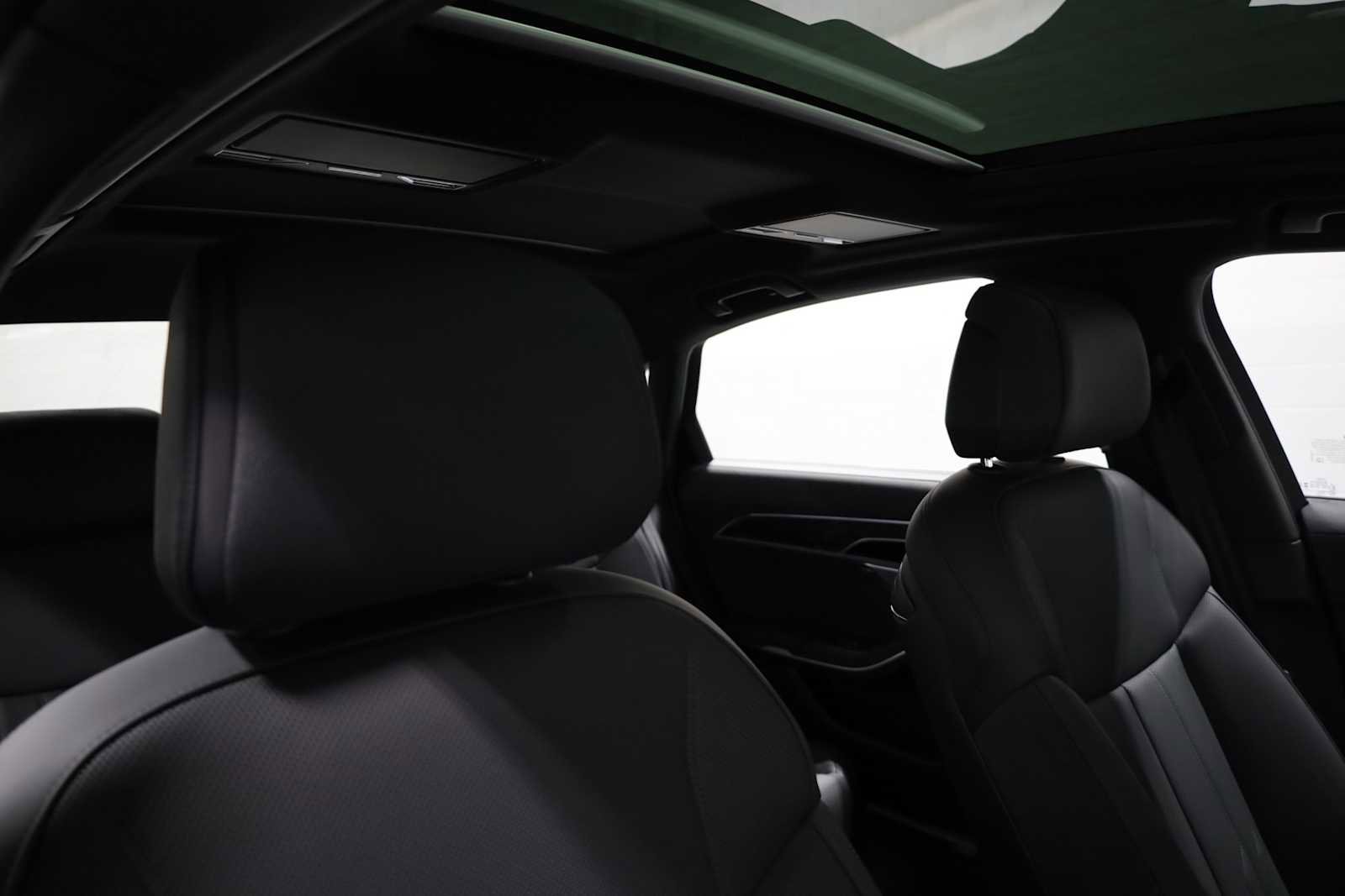 New 2025 Audi A8 L 3.0T image 22