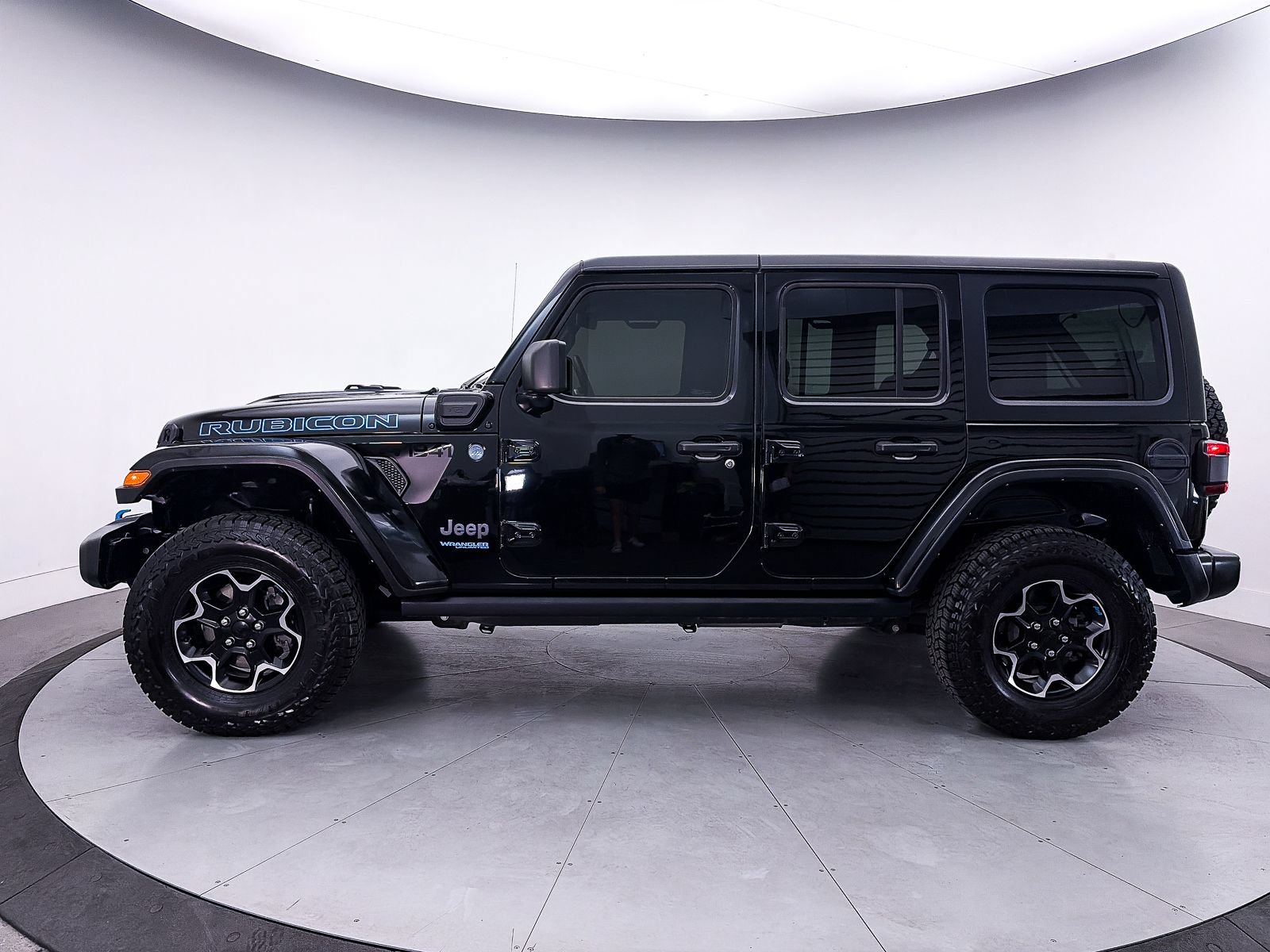 Used 2022 Jeep Wrangler Unlimited Rubicon 4xe w/ Cold Weather Group AWD/4WD image 41