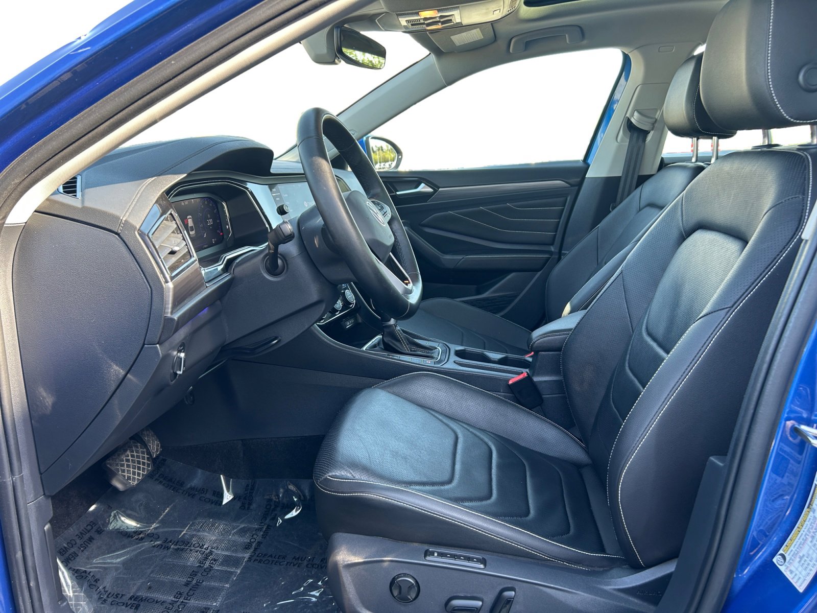 Used 2023 Volkswagen Jetta SEL image 2