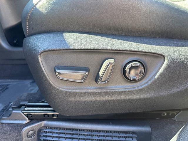 Used 2025 Toyota Sienna Platinum image 31