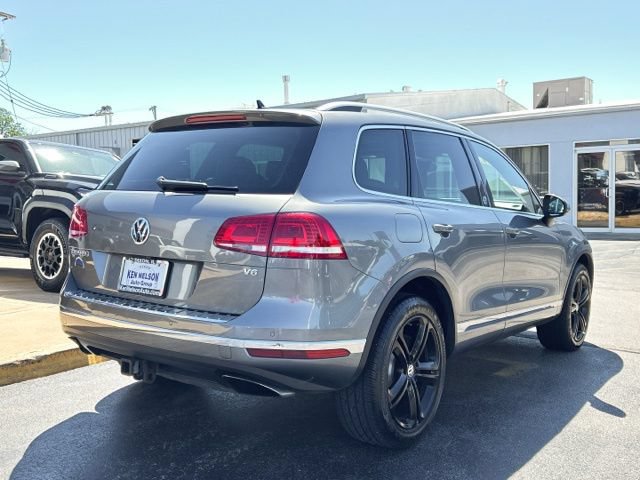 Used 2017 Volkswagen Touareg Wolfsburg Edition AWD/4WD image 13