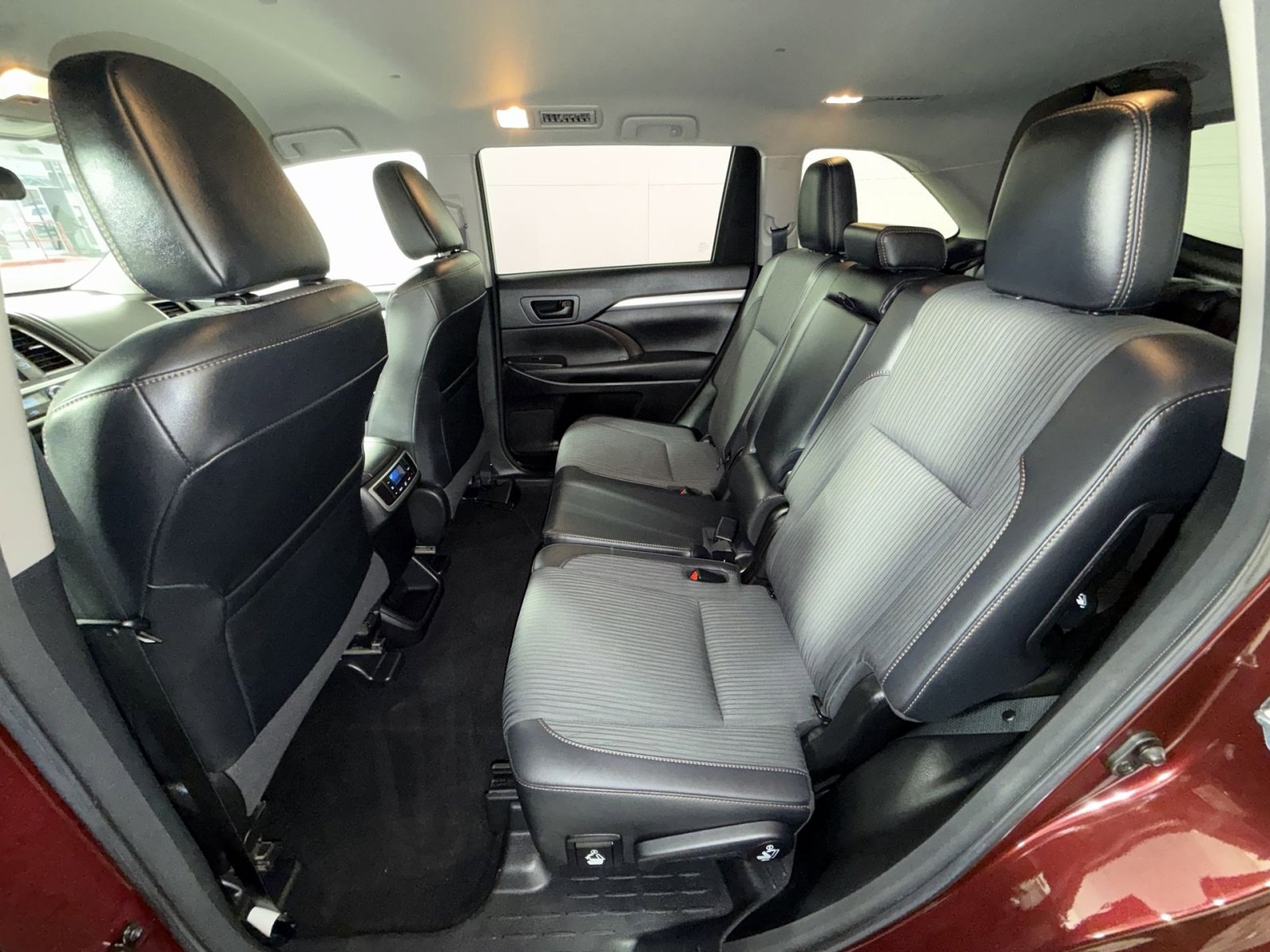 Used 2017 Toyota Highlander Plus image 23