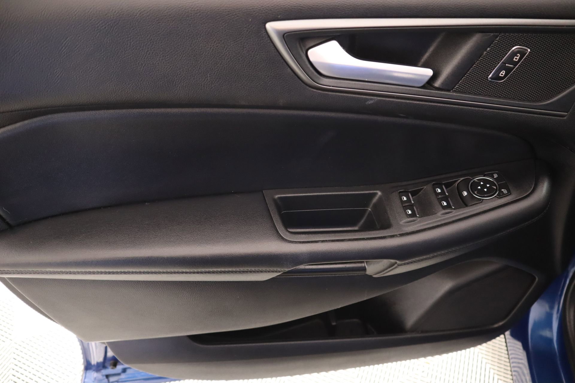 Used 2020 Ford Edge SE image 14