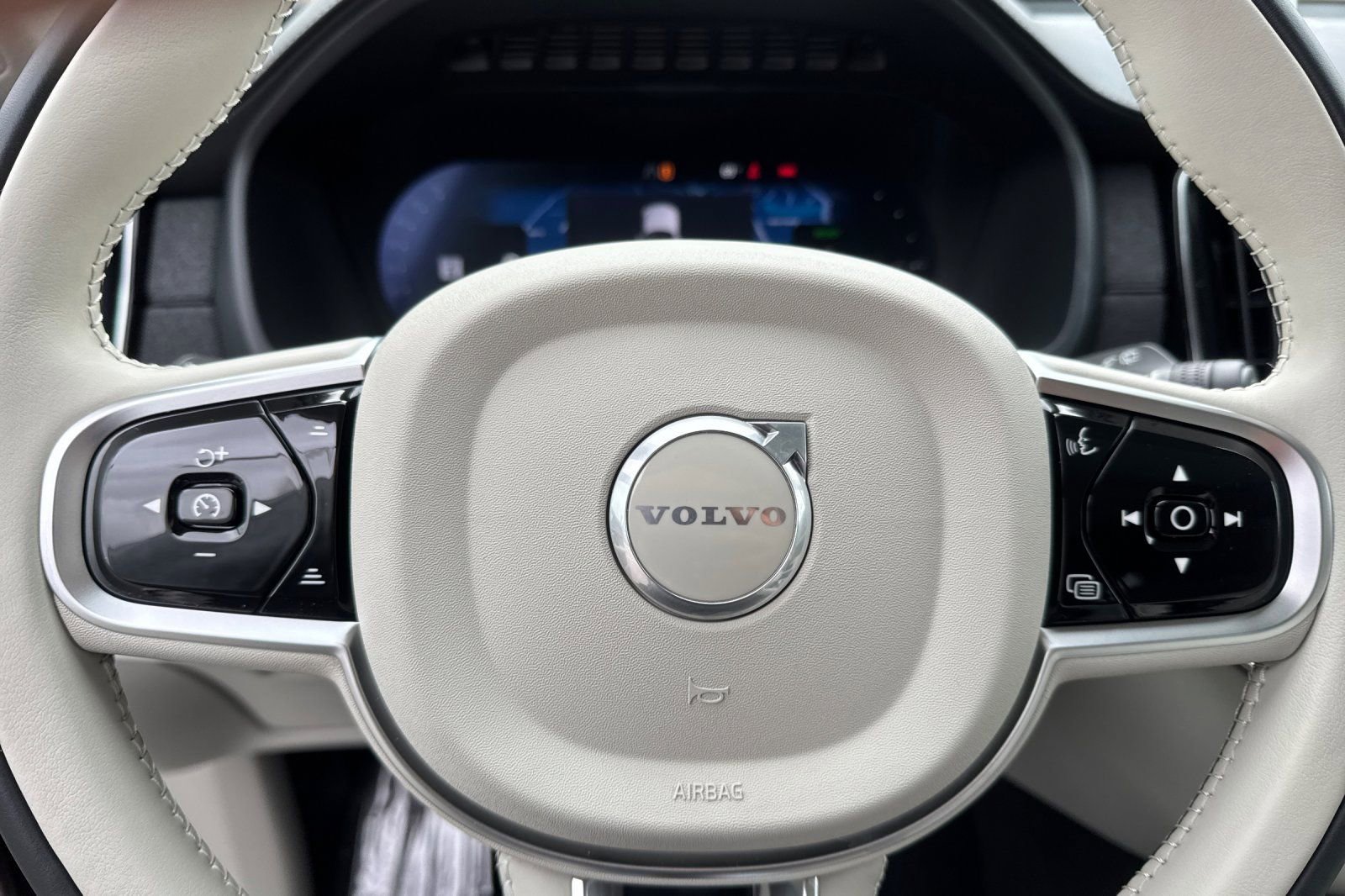 Certified 2026 Volvo XC90 T8 Ultra w/ Lounge Package AWD/4WD image 28