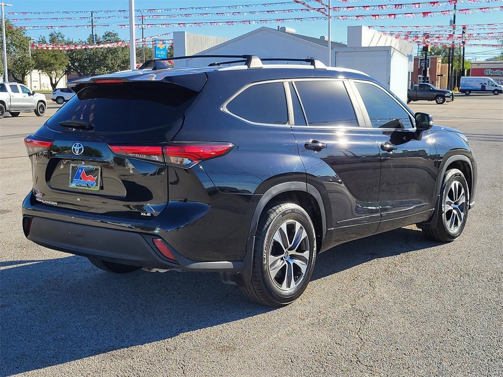 Used 2023 Toyota Highlander XLE image 7