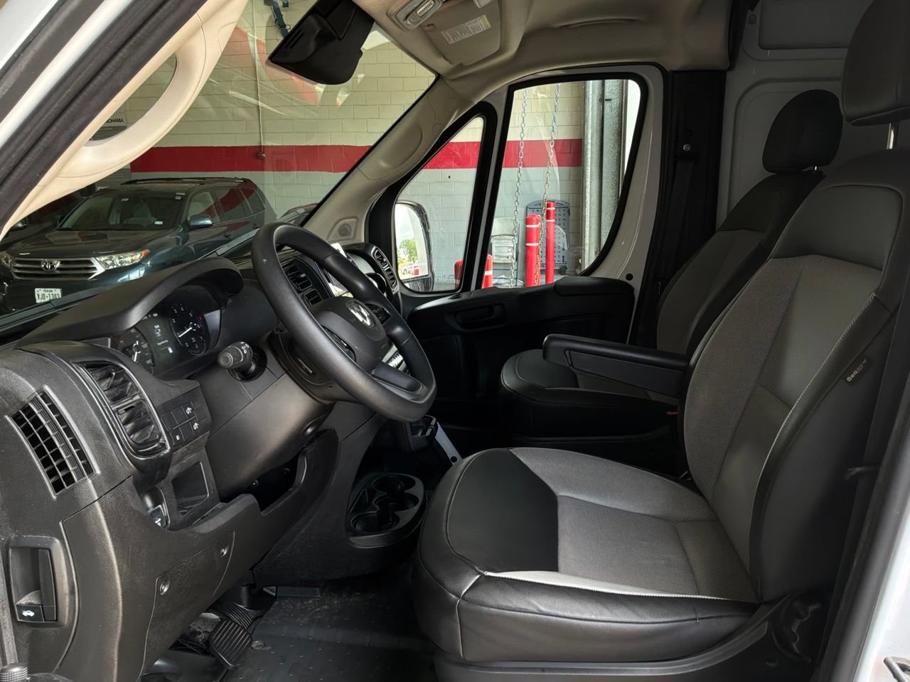 Used 2026 RAM ProMaster 2500 w/ Convenience Group FWD image 10