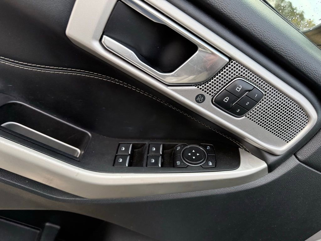 Used 2021 Ford Explorer Limited w/ Equipment Group 301A image 9