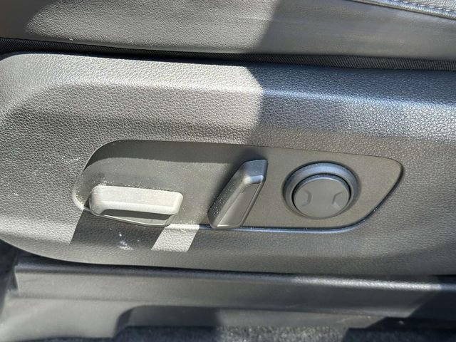 Used 2024 Kia Carnival EX FWD image 21
