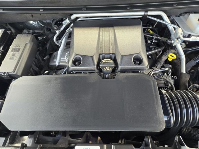 Used 2024 Chevrolet Colorado ZR2 w/ ZR2 Convenience Package III AWD/4WD image 28