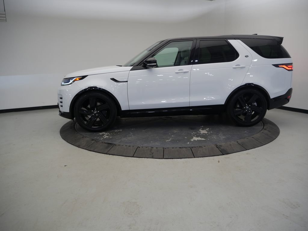 Used 2025 Land Rover Discovery Dynamic SE image 2