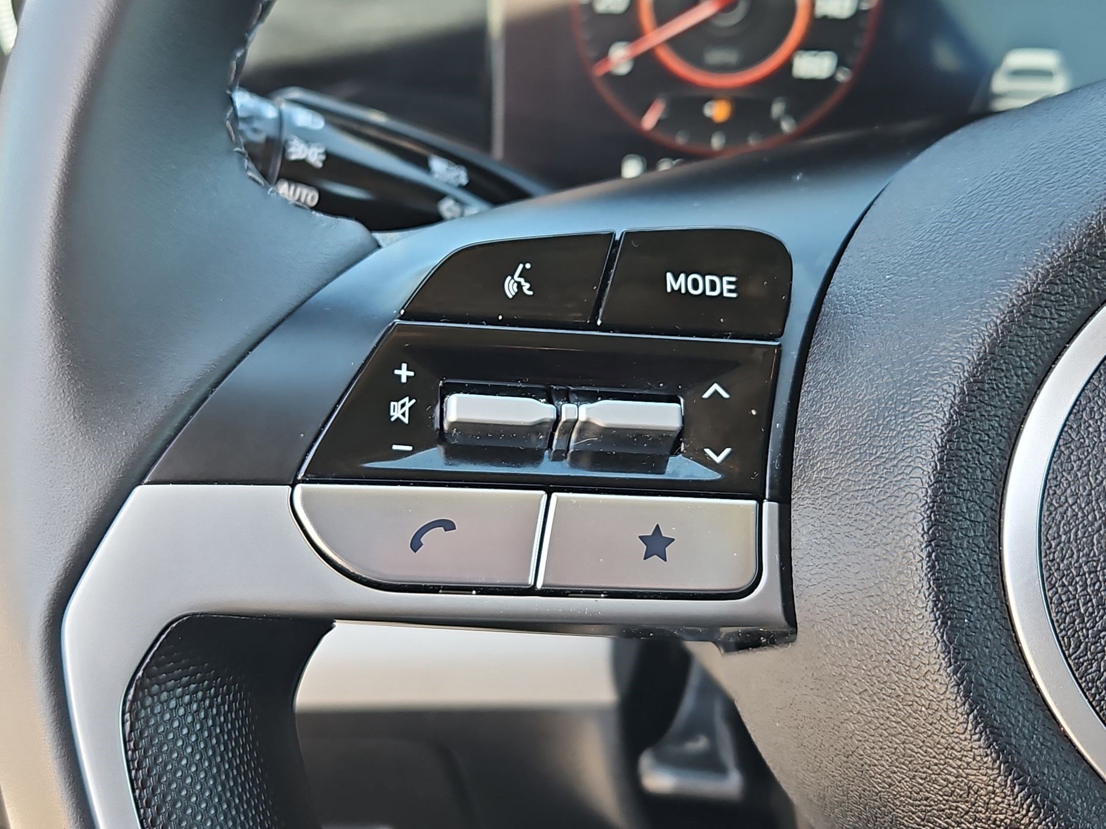 Used 2025 Hyundai Elantra Limited image 17