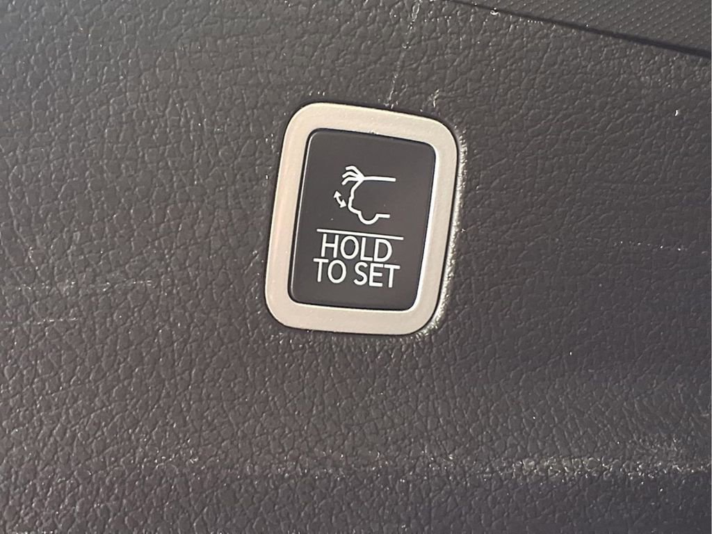 Used 2024 Jeep Grand Wagoneer L Series III image 31