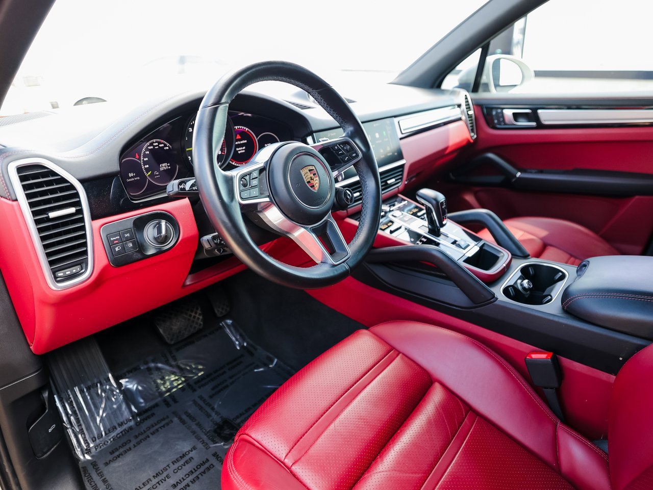 Certified 2022 Porsche Cayenne Platinum Edition image 4