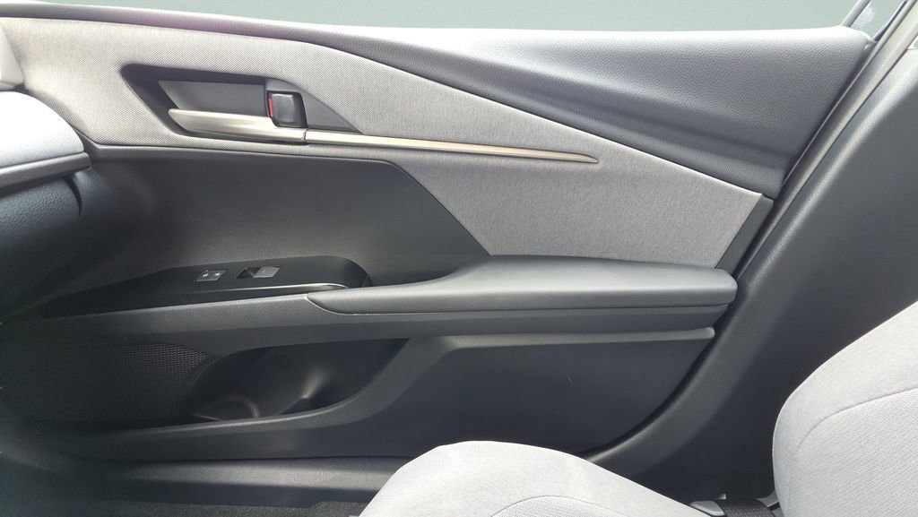 Used 2025 Toyota Camry LE w/ Convenience Package image 13