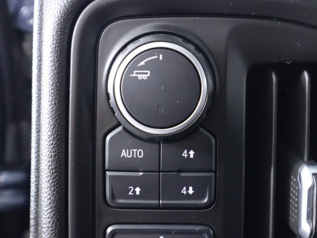 Used 2020 Chevrolet Silverado 1500 Custom Trail Boss w/ Custom Convenience Package AWD/4WD image 11