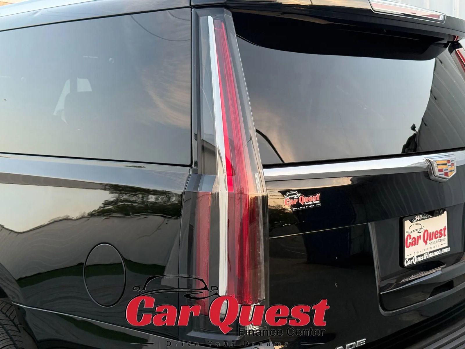 Used 2017 Cadillac Escalade ESV Platinum AWD/4WD image 27