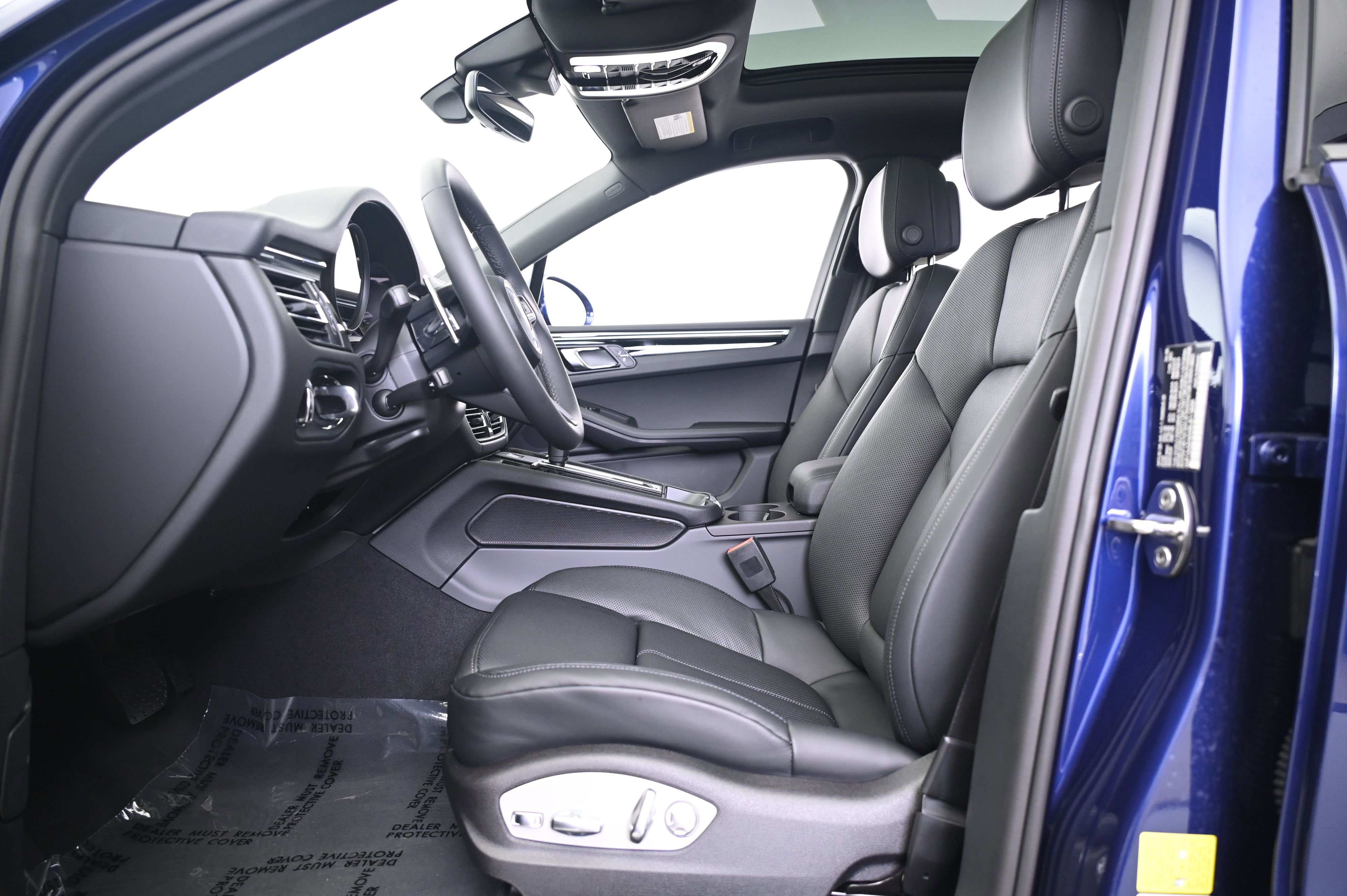 Certified 2025 Porsche Macan image 29