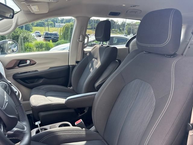 Used 2024 Chrysler Voyager LX FWD image 15