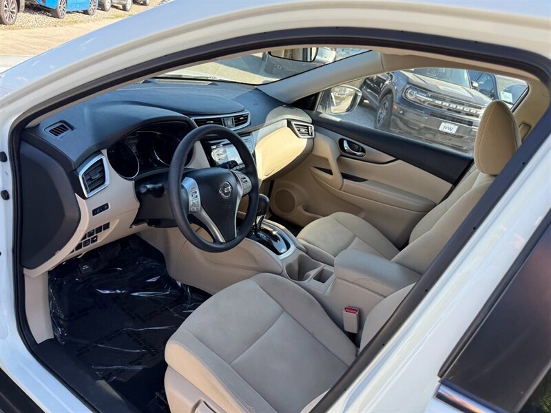 Used 2016 Nissan Rogue S w/ Appearance Package AWD/4WD image 6