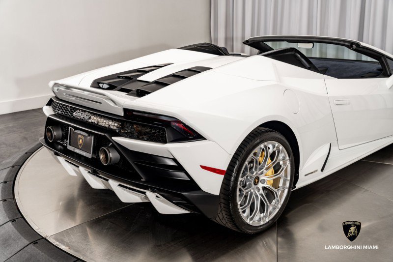 Used 2024 Lamborghini Huracan EVO image 25