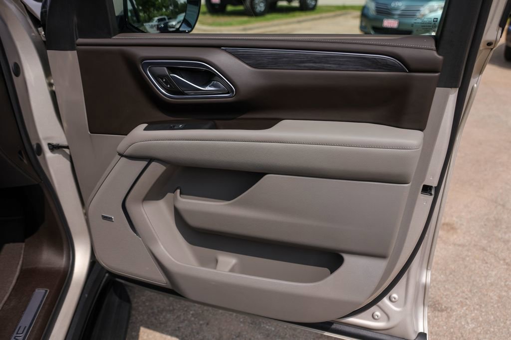 Used 2023 GMC Yukon SLT w/ SLT Premium Package AWD/4WD image 31