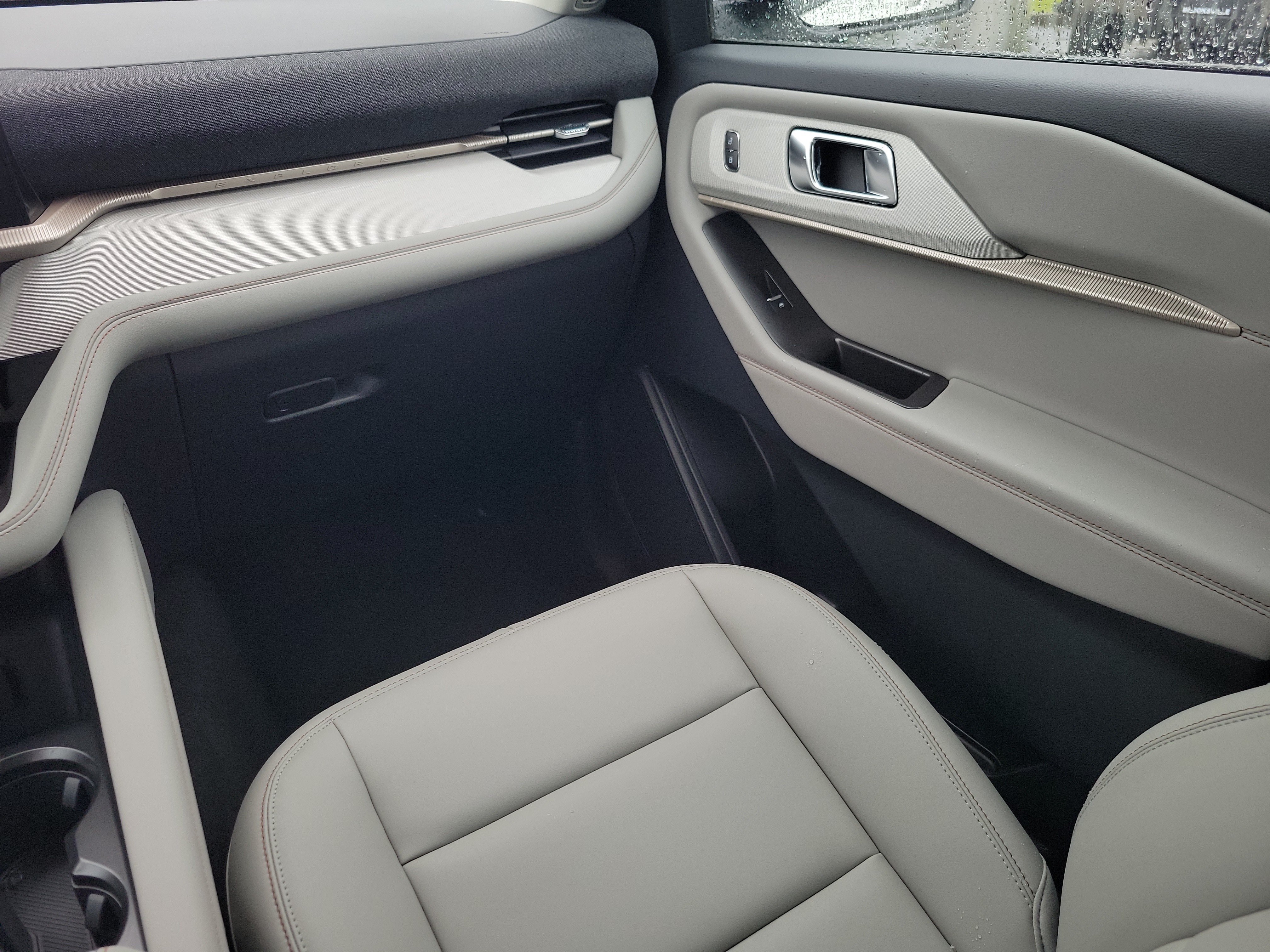 New 2026 Ford Explorer Active w/ Active Comfort Package RWD image 25