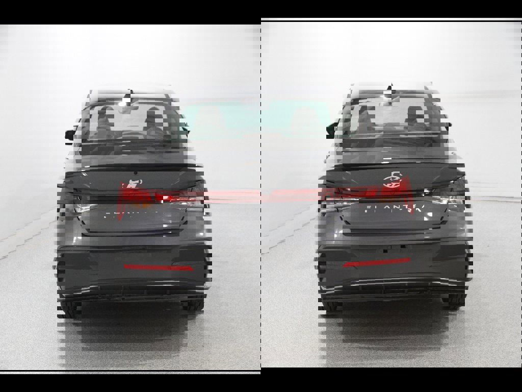 Certified 2025 Hyundai Elantra Sport image 18