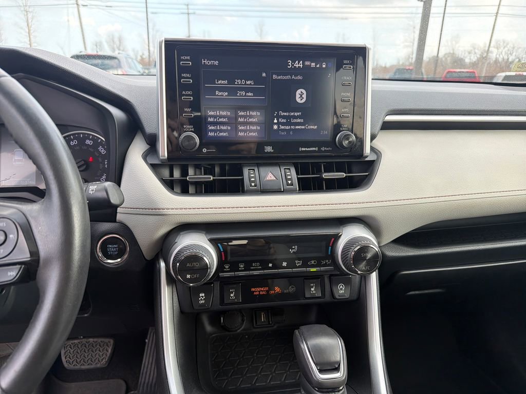 Used 2020 Toyota RAV4 XLE Premium image 18