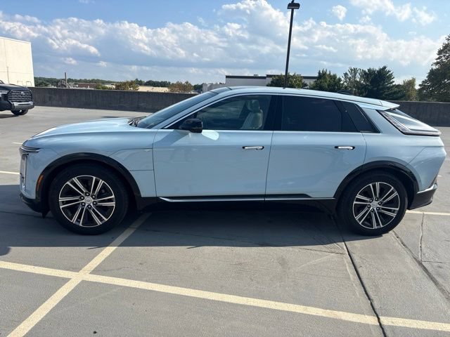 Used 2024 Cadillac Lyriq Luxury RWD image 2