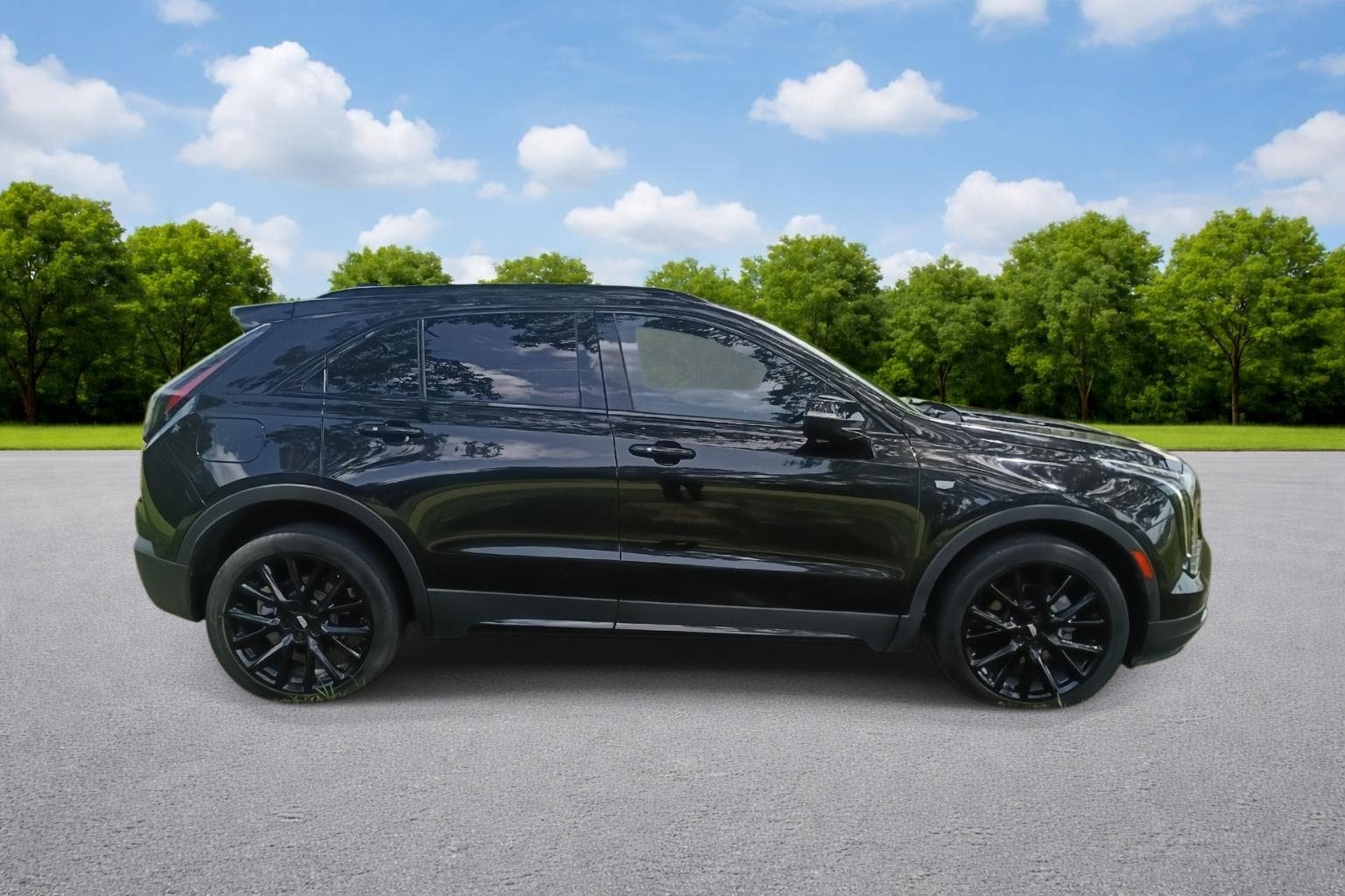 Used 2022 Cadillac XT4 Sport w/ LPO, ONYX Package FWD image 8