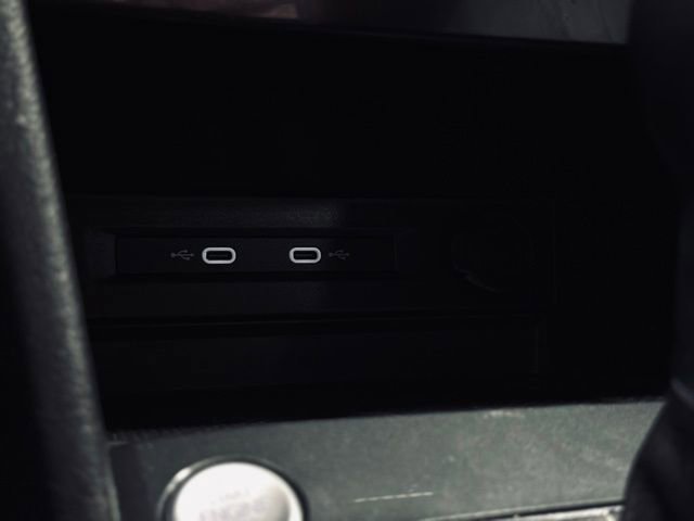 Used 2022 Volkswagen Tiguan SE R-Line image 31