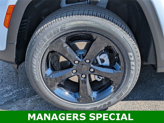 New 2025 Jeep Grand Cherokee Altitude image 31