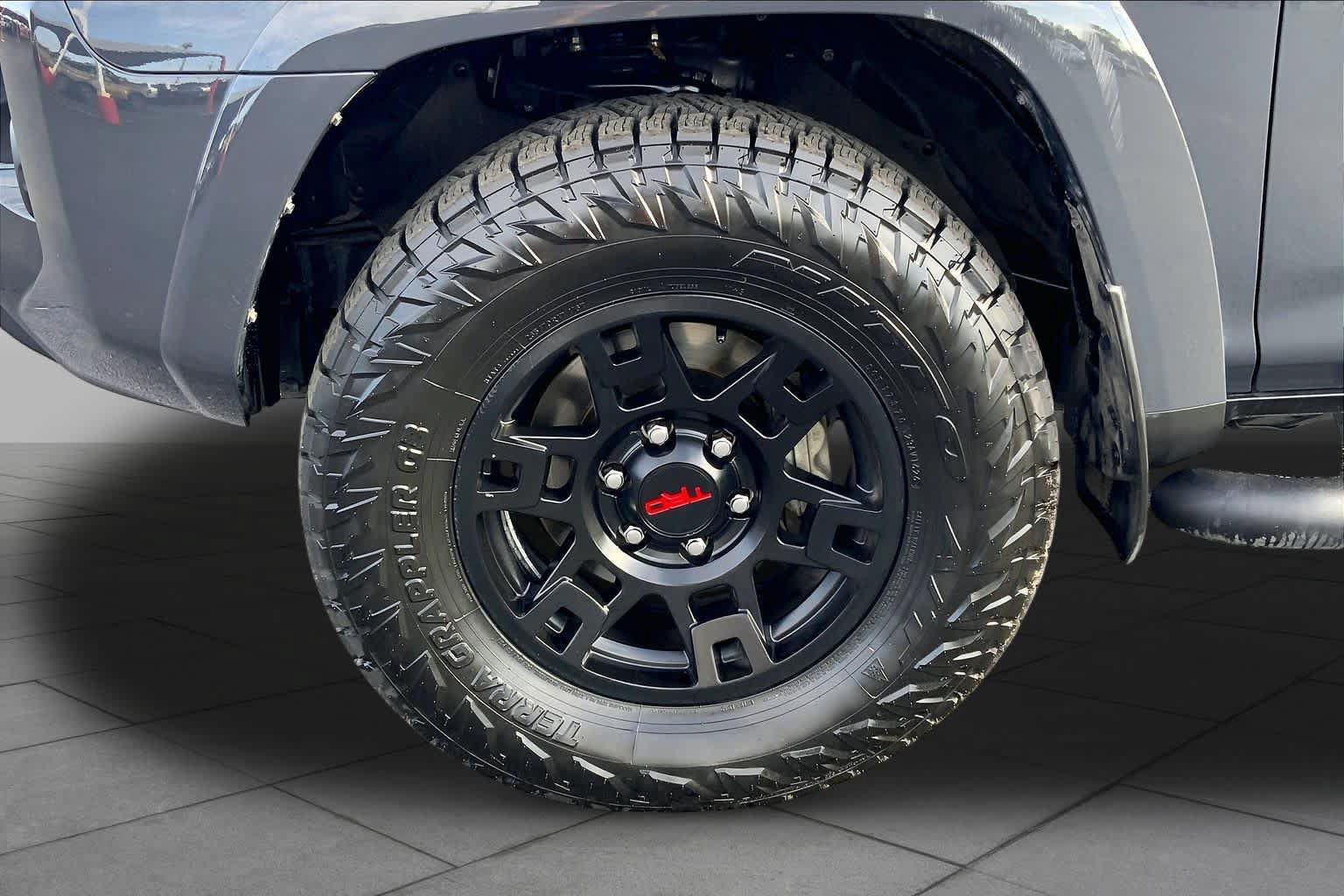 Used 2024 Toyota 4Runner SR5 Premium w/ Moonroof Package AWD/4WD image 11