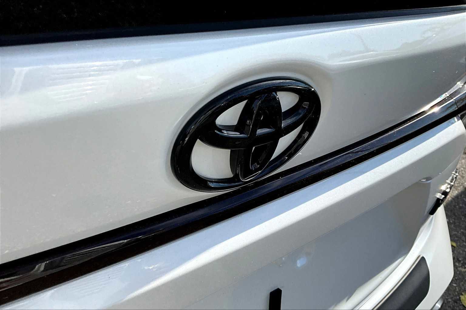 New 2025 Toyota Corolla XSE image 15