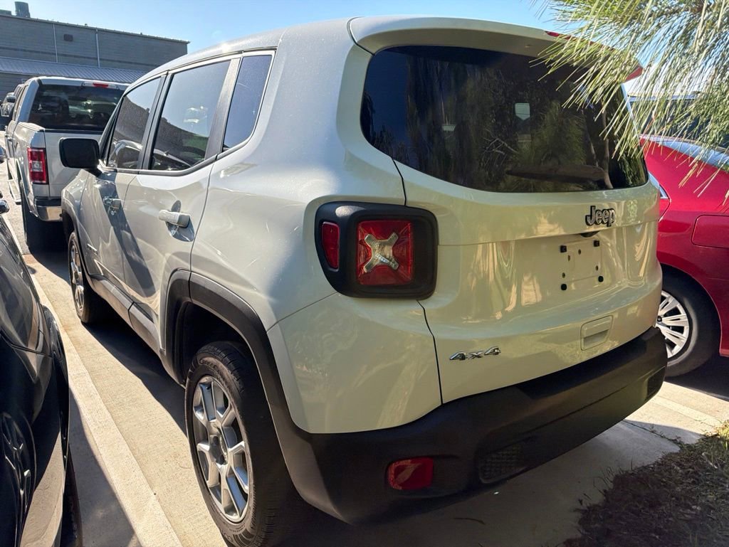 Used 2023 Jeep Renegade Latitude AWD/4WD image 7