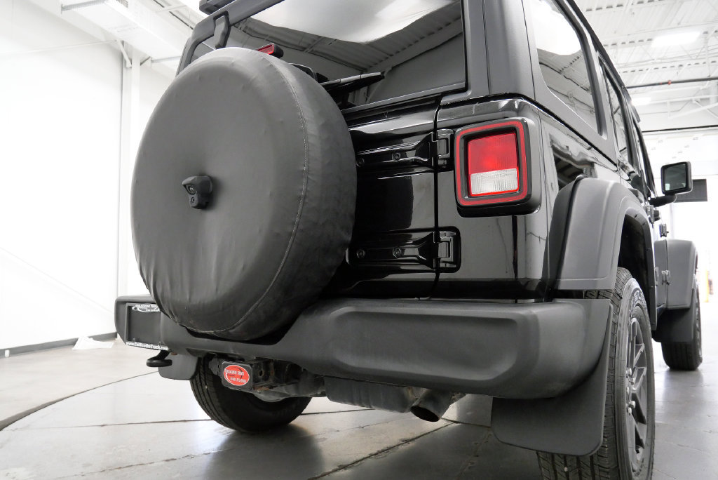 Used 2020 Jeep Wrangler Unlimited Sport w/ Technology Group AWD/4WD image 38