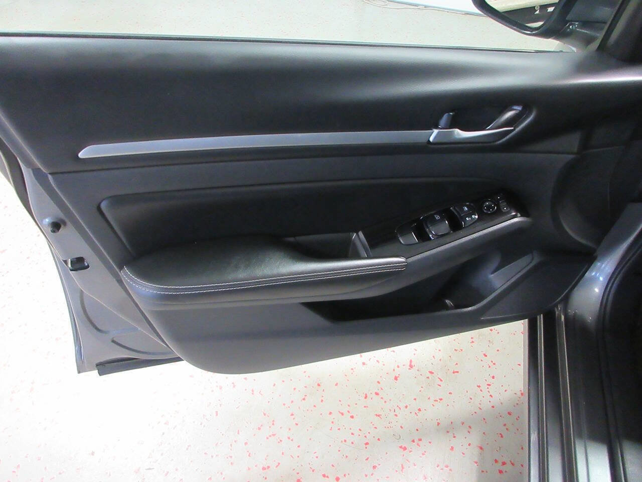 Used 2023 Nissan Altima 2.5 SV FWD image 26