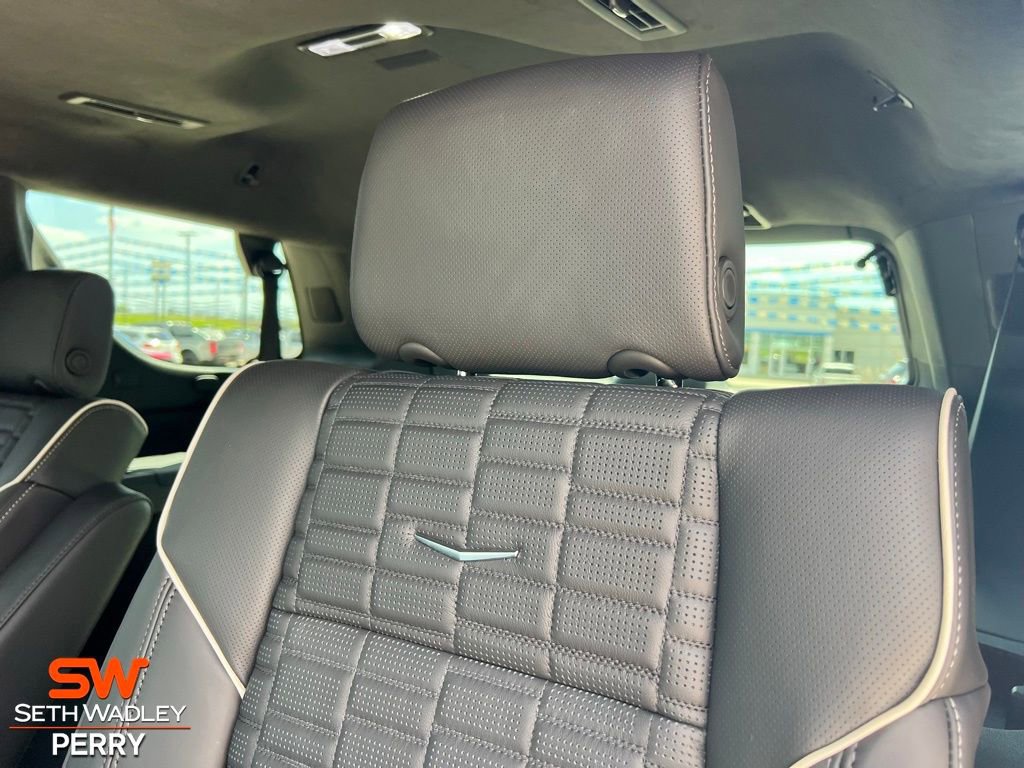 Used 2025 Cadillac Escalade V AWD/4WD image 14