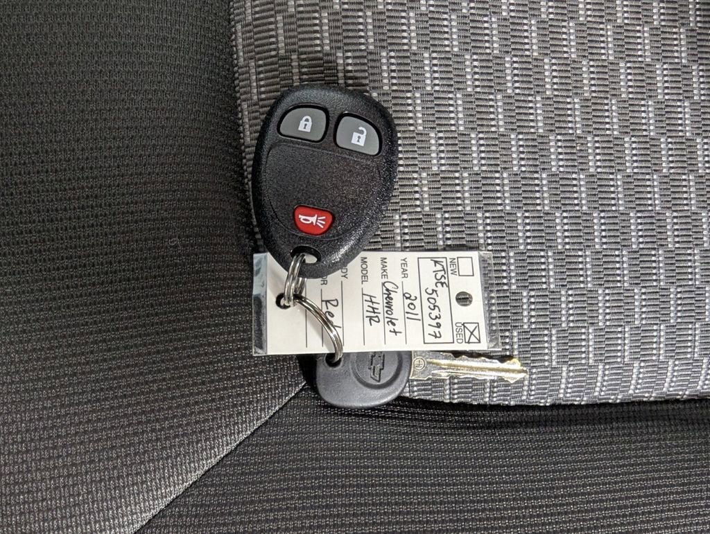 Used 2011 Chevrolet HHR LT FWD image 24