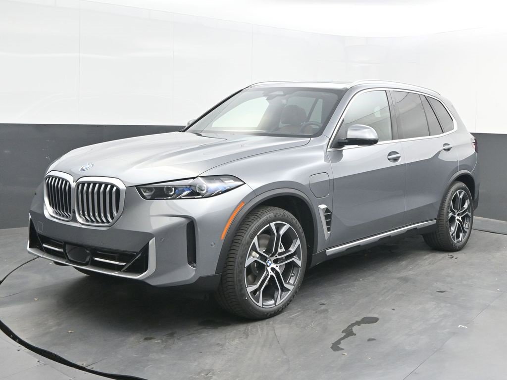 Used 2026 BMW X5 xDrive50e w/ Premium Package image 3