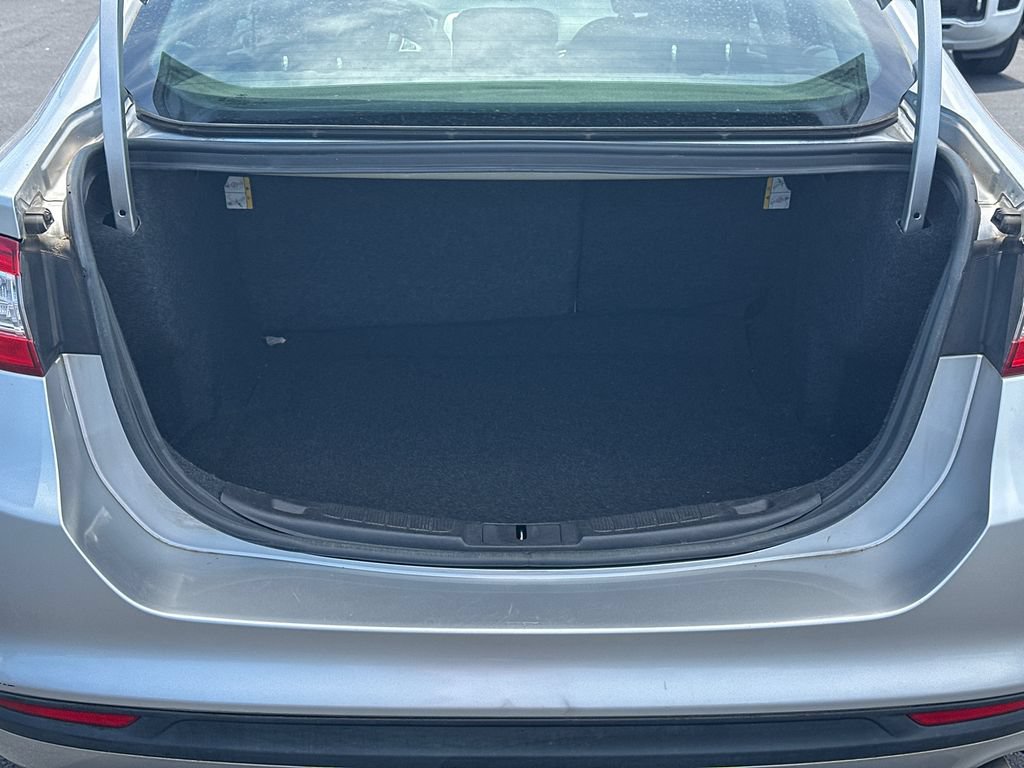 Used 2015 Ford Fusion SE FWD image 18