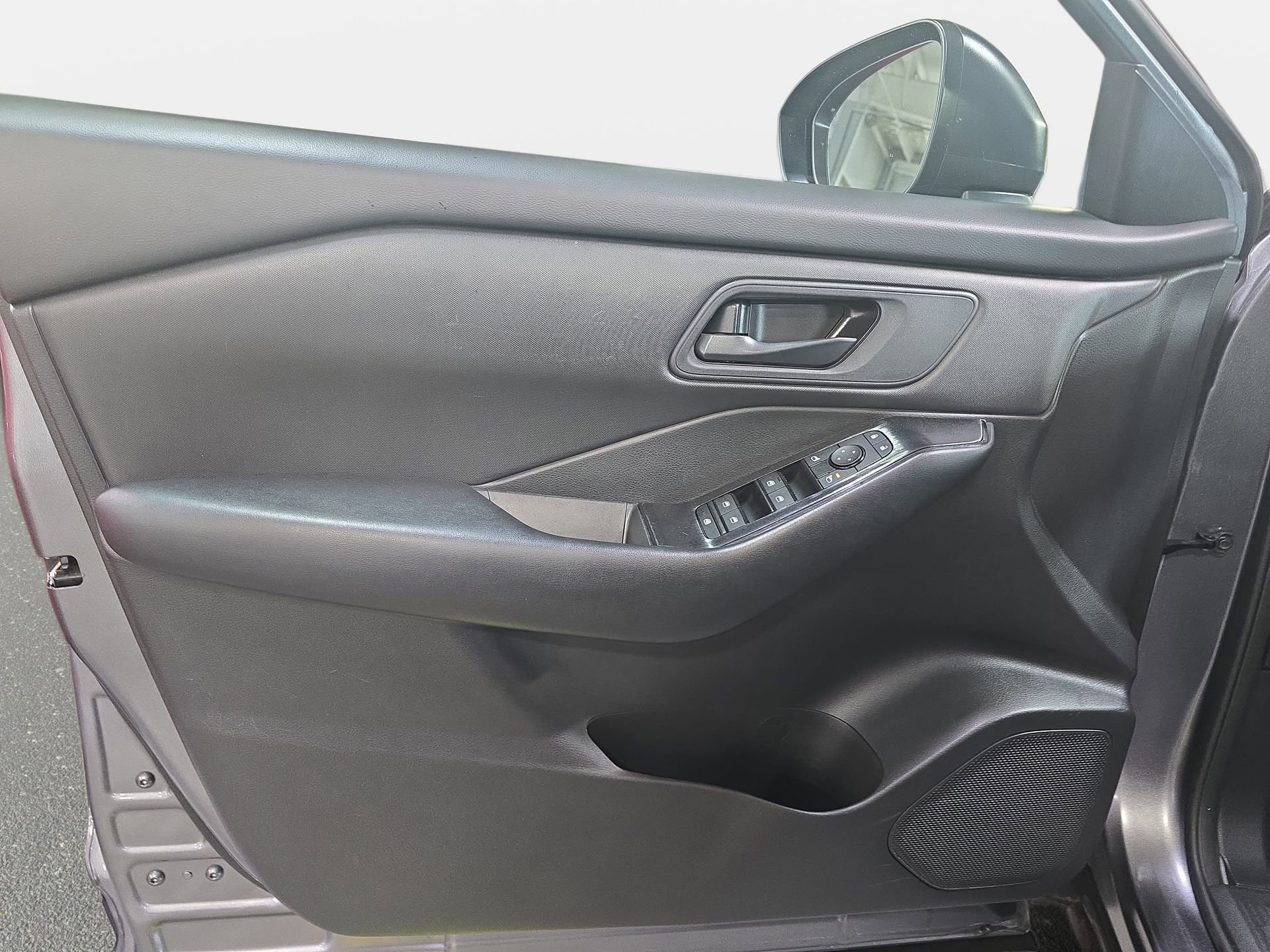 Used 2024 Nissan Rogue S FWD image 25