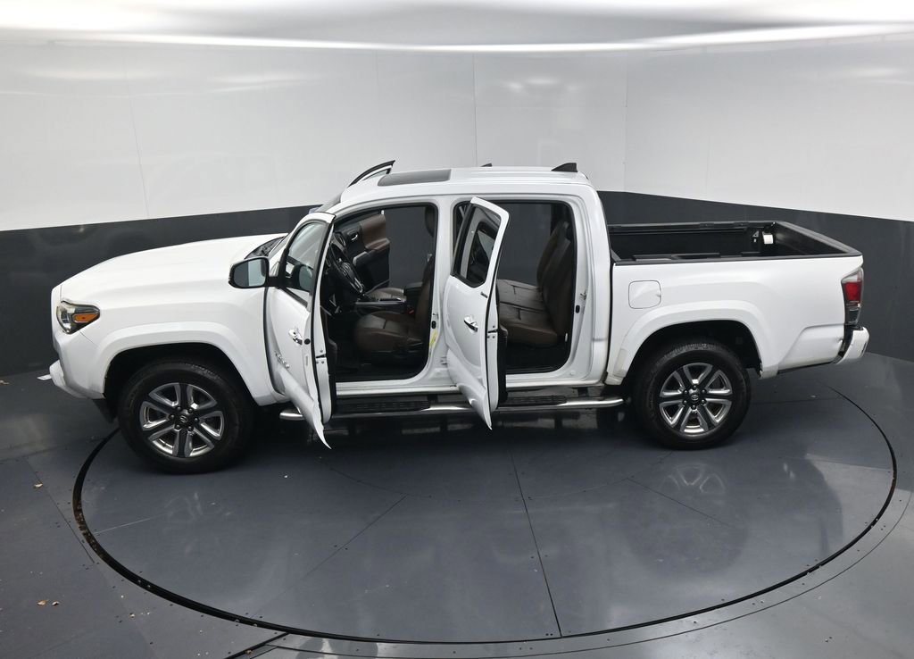 Used 2017 Toyota Tacoma Limited image 24