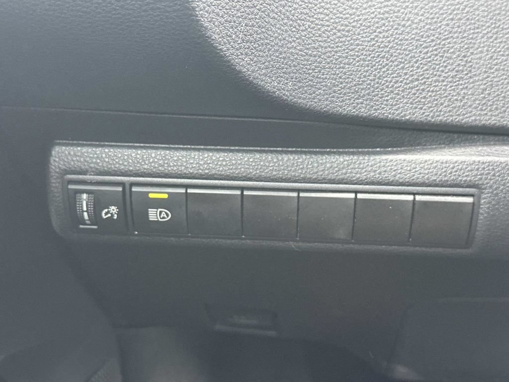 Used 2025 Toyota Corolla LE FWD image 25